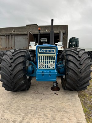 Lot 2 - VINTAGE FORD COUNTY 1164 TRACTOR