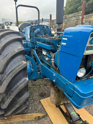 Lot 2 - VINTAGE FORD COUNTY 1164 TRACTOR