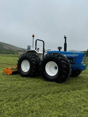 Lot 2 - VINTAGE FORD COUNTY 1164 TRACTOR