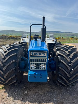 Lot 2 - VINTAGE FORD COUNTY 1164 TRACTOR